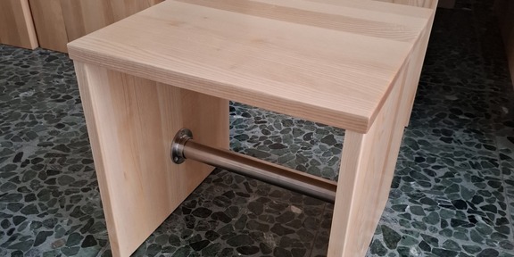 Sitzhocker_Esche_lackiert