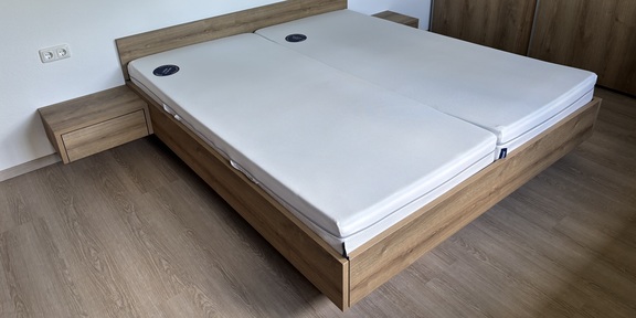 Kleiderschrank mit 3-flügliger Schiebetür