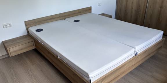 Doppelbett für Schlafzimmer